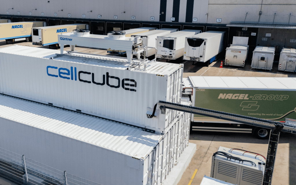 Bild des Nagel-Group Standortes Bochum mit gestapelten CellCube-Batteriespeicher